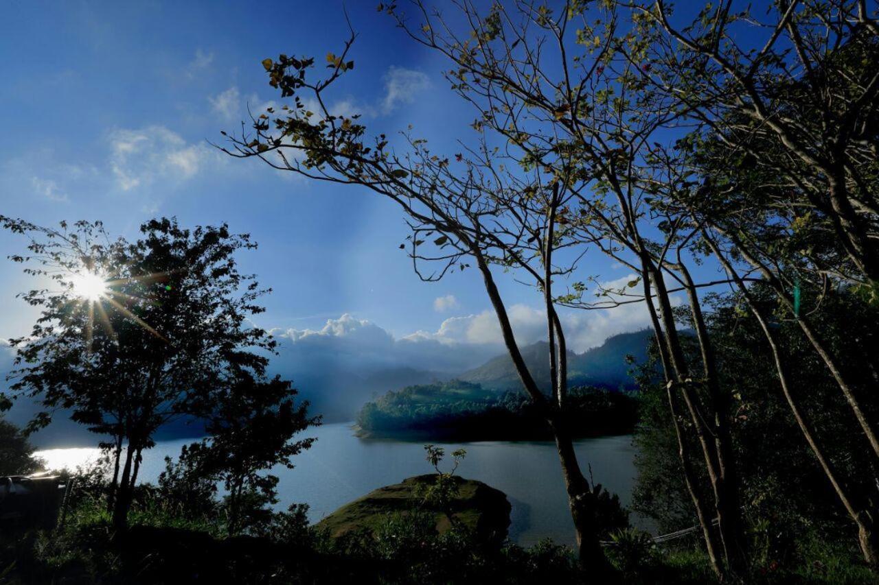 Ottway Hills Near Mattupetty Dam Hotel Munnar Kültér fotó